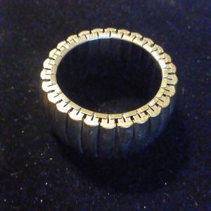 Silvertone stretch bracalet